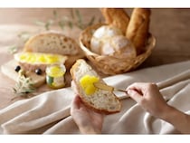 パンに塗っても垂れない、ジャムのような塗りやすさの「ぬるオリーブオイル」新発売！
