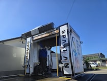 【佐賀県佐賀市】鍋島SSに鉄粉除去ができる最新洗車機が登場！250円のお手軽洗車から高級手洗いまで