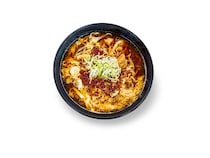 山梨発の旨辛伝統調味料「すりだね」と「名代 富士そば」のコラボメニュー登場！