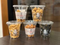 【島根県松江市・出雲市】片手で楽しむカップ入りおつまみ『カプつま』。観光のお供やお土産にちょうどいい！