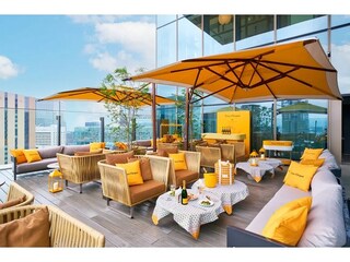 【大阪府大阪市】ウォルドーフ・アストリア大阪の28階テラスで、特別なピクニック体験を提供