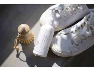 “黄ばみ戻り”を防止する液体スニーカークリーナーが登場。クリーニング店のプロが開発！