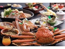 【京都府宮津市】「天橋立荘」が活松葉ガニフルコースの受付開始！新鮮なお刺身と備長炭七輪焼きを堪能