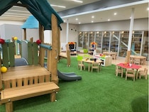 【群馬県藤岡市】地域の子育て家庭をサポート！プレイルームと託児ルームを備えた「ふじまる」オープン