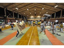 【静岡県伊東市】「第14回全日本まくら投げ大会in伊東温泉」参加者募集中。まくらで真剣勝負！