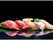 【富山県高岡市】富山の匠が共演！工芸皿で氷見寿司を味わう“こだわりの一皿”提供開始