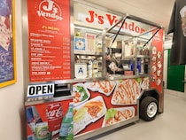 【東京都渋谷区】チキンオーバーライス専門店「J’sVendor原宿本店」移転1周年記念！特別メニュー登場