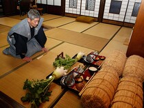 【石川県珠洲市】能登半島震災の仮設拠点などを舞台に、奥能登の伝統的な農耕儀礼「あえのこと」を実施