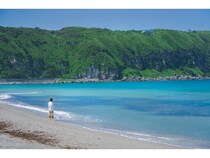 【東京都神津島村】映画『旅と日々』の舞台「神津島」で秋旅を楽しもう！観光協会が特設ページを公開