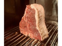 【東京都中央区】ステーキハウス「Latina PARRILLA」、熾火で焼くアルゼンチン産Tボーンのコース開始