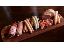 佐渡「へんじんもっこ」の9商品がドイツ食肉連盟主催「IFFA2025」で最高位の金賞受賞