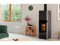 厳しいレベルの排出ガス規制をクリアした、蓄熱薪ストーブ販売中！