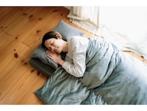 どこでも温かく心地よく眠れる、コンパクトな羽毛掛け布団がクラファンに登場