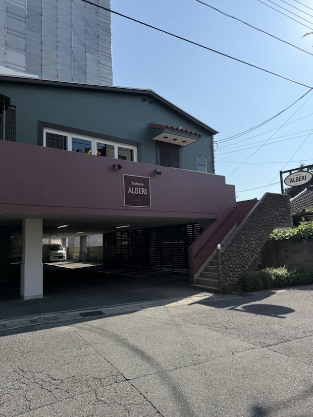 Trattoria ALBERI（トラットリア アルベリ）外観写真。