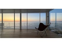 【北海道石狩市】断崖に建つ4棟の絶景貸別荘が宿泊と関連サービスの受付を開始。共同ブランドは「the望来」