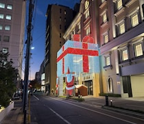 【岡山市北区】フォトスポットも登場！源吉兆庵クリスマスプレゼントのイルミできてる2025【おにさんぽフォト】