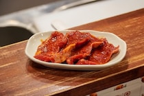 【東大阪】焼肉が特別じゃなくなる一人用「コの字カウンター」も。【焼肉とまる】