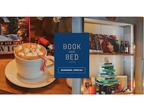 【東京都新宿区】本に囲まれた「BOOK AND BED TOKYO SHINJUKU」でホリデーシーズンを満喫！特別なドリンクメニューも登場