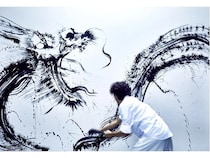 【愛知県豊川市】豊川稲荷で奉納ライブペイント鑑賞会を開催！墨絵師の西元祐貴氏が「午」を描き上げる