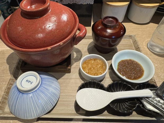 『炭焼食堂 JYUJYUTEI』定食のご飯セットの写真。