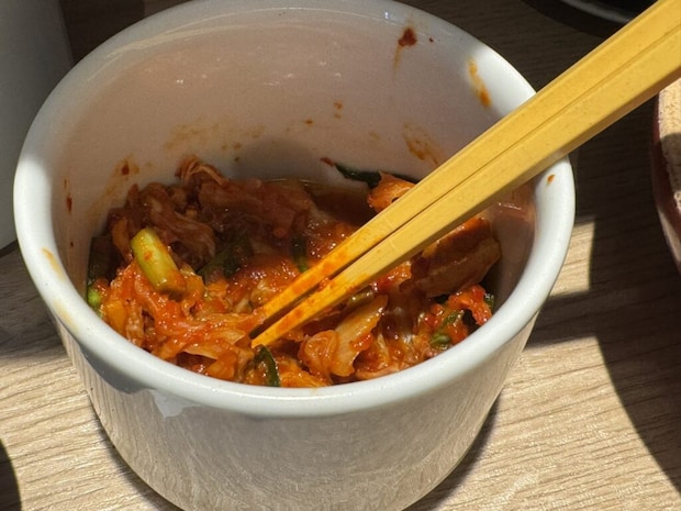 『炭焼食堂 JYUJYUTEI』キムチの写真。