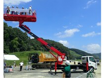 【岡山県岡山市】見て乗ってふれて学ぶ、建設のチカラ。堤防工事体験イベントを京橋朝市で開催