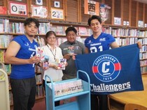 アメフト「SEKISUIチャレンジャーズ」が全国の図書館などに『アイシールド21』を寄贈