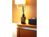 旅の記憶を香りで持ち帰る。博多のホテルの香りを再現したディフューザー「THE BASICS」