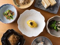 【東京都港区】出汁にこだわった繊細かつ独創的な和食店「浮耀」が六本木でオープン