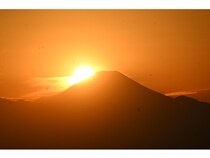 【東京都豊島区】「サンシャイン60展望台」の天体鑑賞会で希少なダイヤモンド富士、冬の満月を堪能