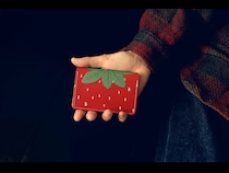 いちごの日に栃木レザー100％で仕立てた「とちあいか」の名刺ケースが新登場。いちご王国・栃木とクアトロガッツがコラボ