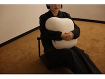 【東京都港区】企画展「ちょっと、ひといき展」開催！呼吸するクッション「fufuly」を抱えて過ごそう