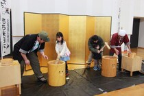 地場産もち米でおいしさ実感　最後の「新春なよろもちつき大会」　雑煮や揚げ団子を提供して盛況