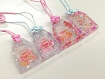 富来商工会女性部が、手作業で制作した「桜咲お守り」を志賀町立富来中学3年生に配布
