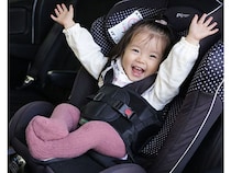 ママたちが開発したチャイルドシート補助カバーが登場！「コルセット型補助カバー」で運転中のヒヤリを解消