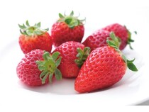 【神奈川県横浜市】茨城県鉾田市産いばらキッスを堪能！横浜ベイクォーターで「ほこたいちごフェア」開催