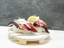 【愛知県豊橋市】藁焼きブースを常設した「魚魚丸 豊橋西岩田店」オープン！本まぐろ解体ショーも