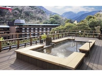 【神奈川県箱根町】「箱根湯本温泉 ホテルおかだ」が、開放的で心地よい足湯・見晴テラスを新設！