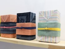 【東京都中央区】使い続ける贈答体験。つつみ屋工房、小倉 縞縞の風呂敷を使用した「縞づつみ」を発売