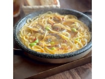 【鹿児島県日置市】魔法のパスタ伊集院店で「魔法のパスタの熱々フェア」開催！熱々の石鍋でパスタを提供