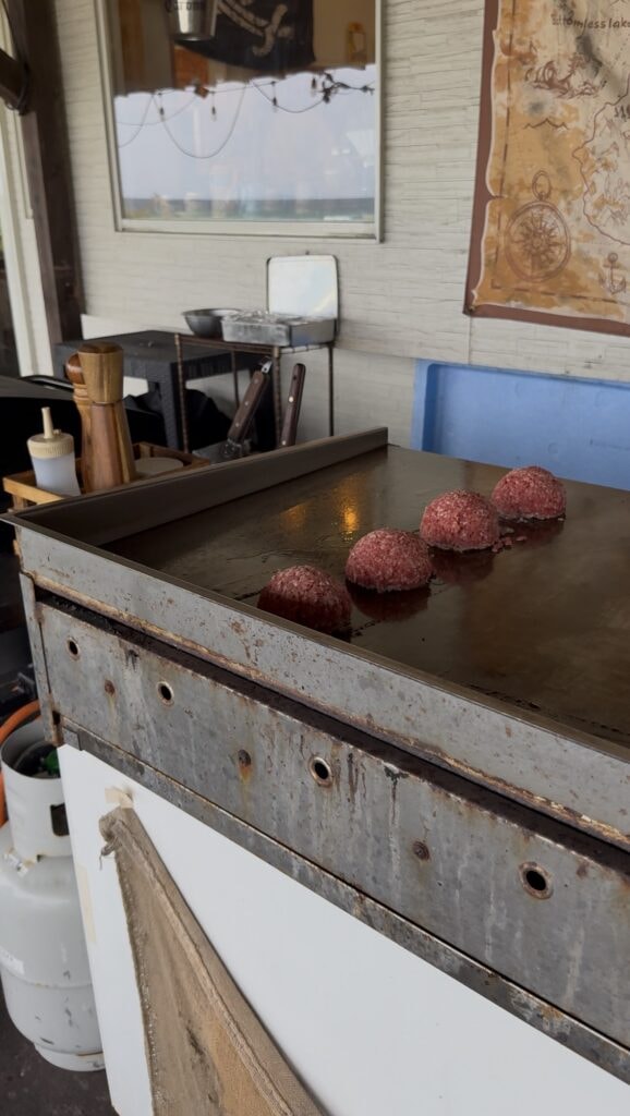 パティを焼いている様子