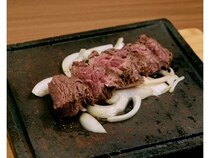 【東京都豊島区】溶岩プレートでステーキを楽しめる「WAI BASE」、若者支援の取り組みスタート！