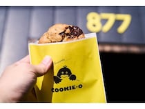 【茨城県つくば市】筑波山にビッグサイズのクッキーと本格コーヒーを楽しむ“甘い土産屋”「877」がOPEN