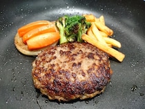 【岐阜県岐阜市】「飛騨牛」と銘柄豚「結旨豚」を手軽に味わえる！だるまミートの冷凍総菜が発売中