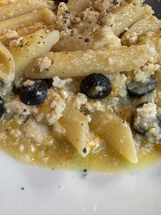 鳥ラグーのショートパスタのアップの写真