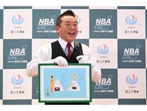 国土交通省が「バス車内事故防止アナウンス」を制作。落語家の林家たい平さんを起用