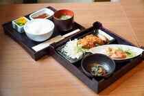 【東大阪】割烹仕込みの技が、布施の“定番”に。【地どりと魚菜 ばくてん】