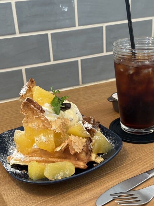 ハニーアップルラムレーズンワッフルの写真