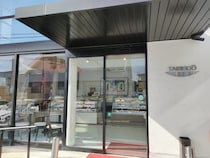 珍しい！！四角のシュークリーム【大盛堂】