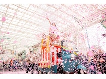 【埼玉県所沢市】桜をイメージした紙吹雪と約500本の桜が共演！『西武園ゆうえんちの春』開催